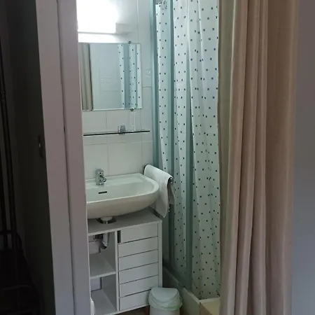 Dede Du Val Bed & Breakfast *